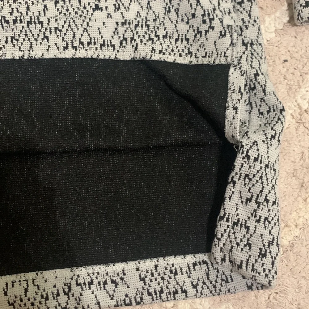 sweater - Picture 4 of 5